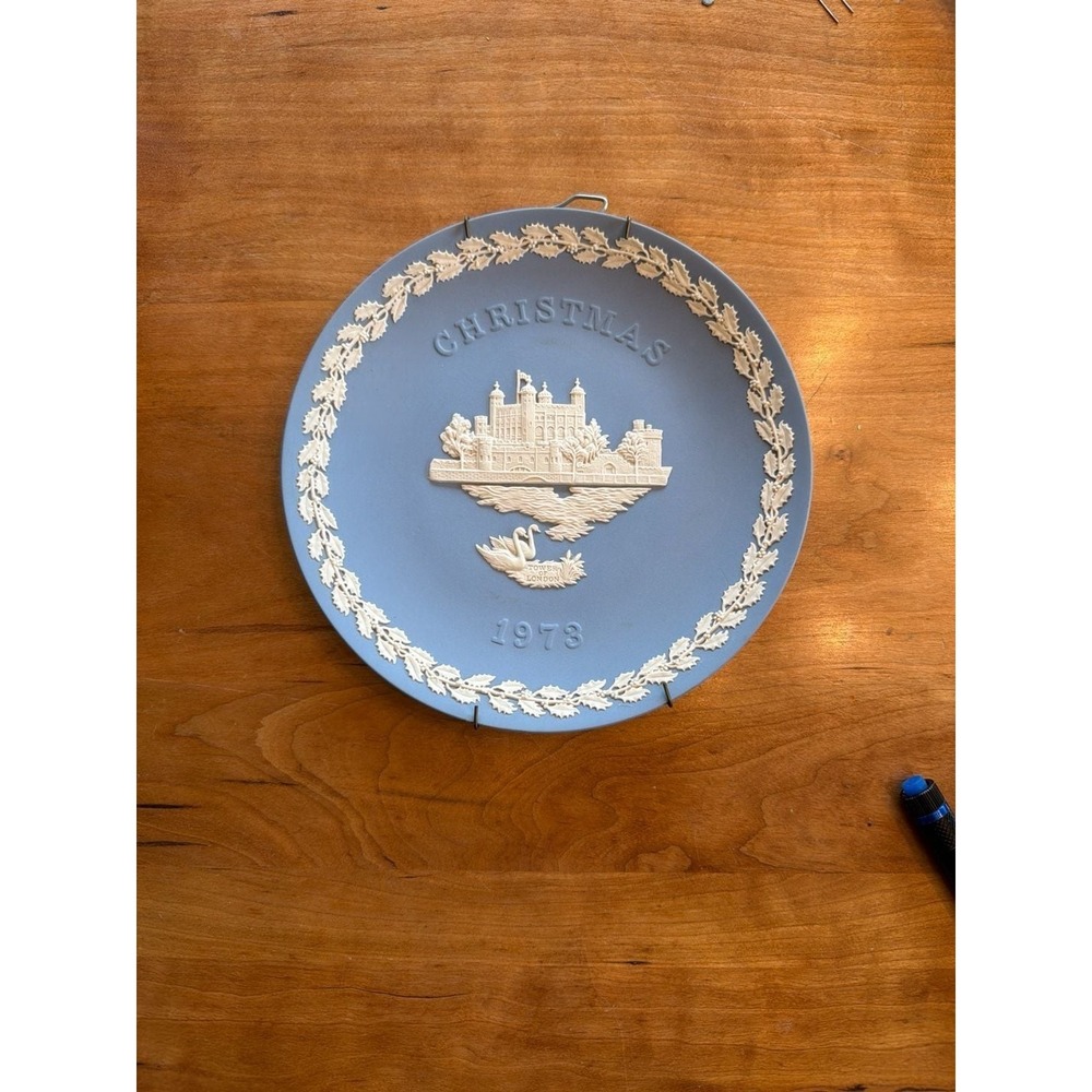 Vintage 1973 Wedgwood Blue Jasperware Christmas Plate Tower of‎ London